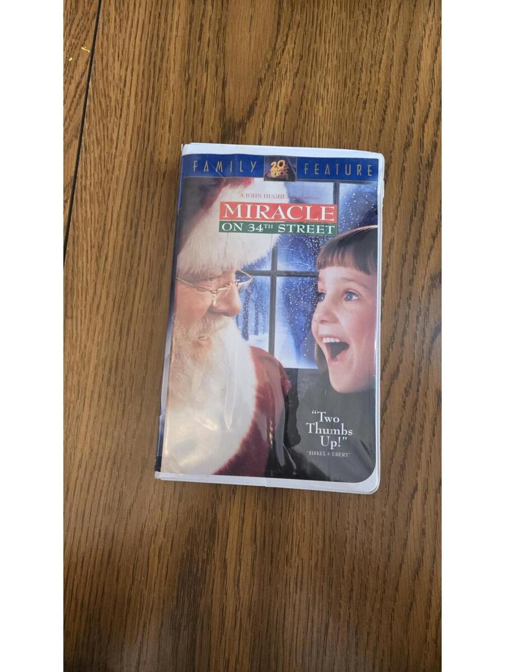 Miracle on 34th Street VHS Tape Family Feature
